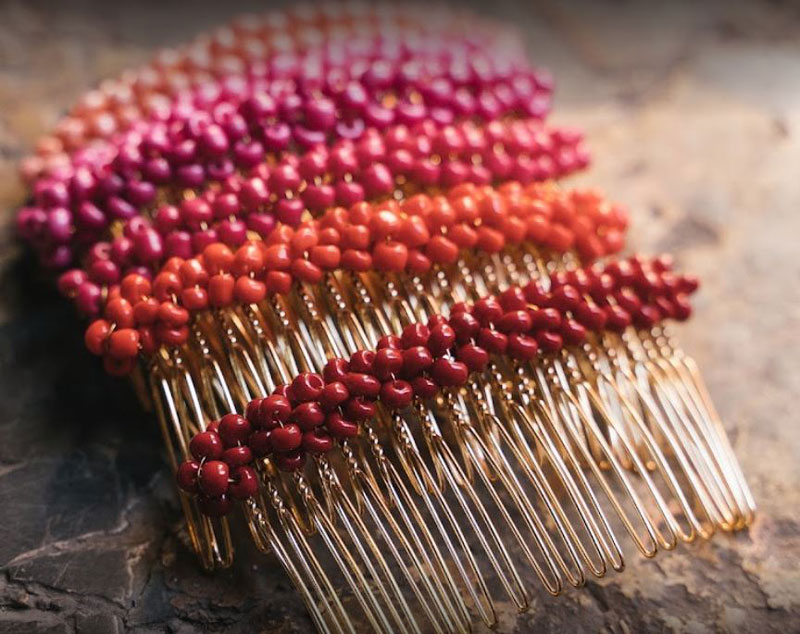 Colored comb with little balls